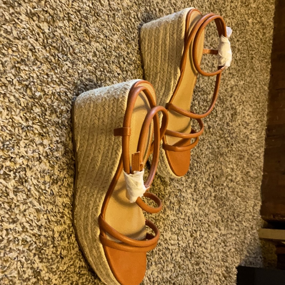 Platform Sandals Light Brown 4" heels - New